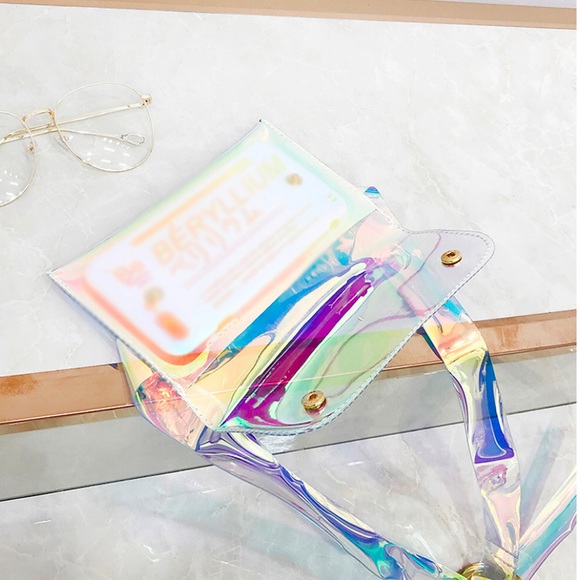 HOST PICK 💕 Holographic belt bag - Picture 4 of 6
